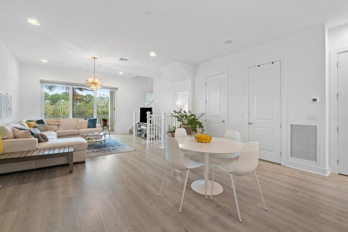 ALTON NEIGHBORHOOD - Residential Lease