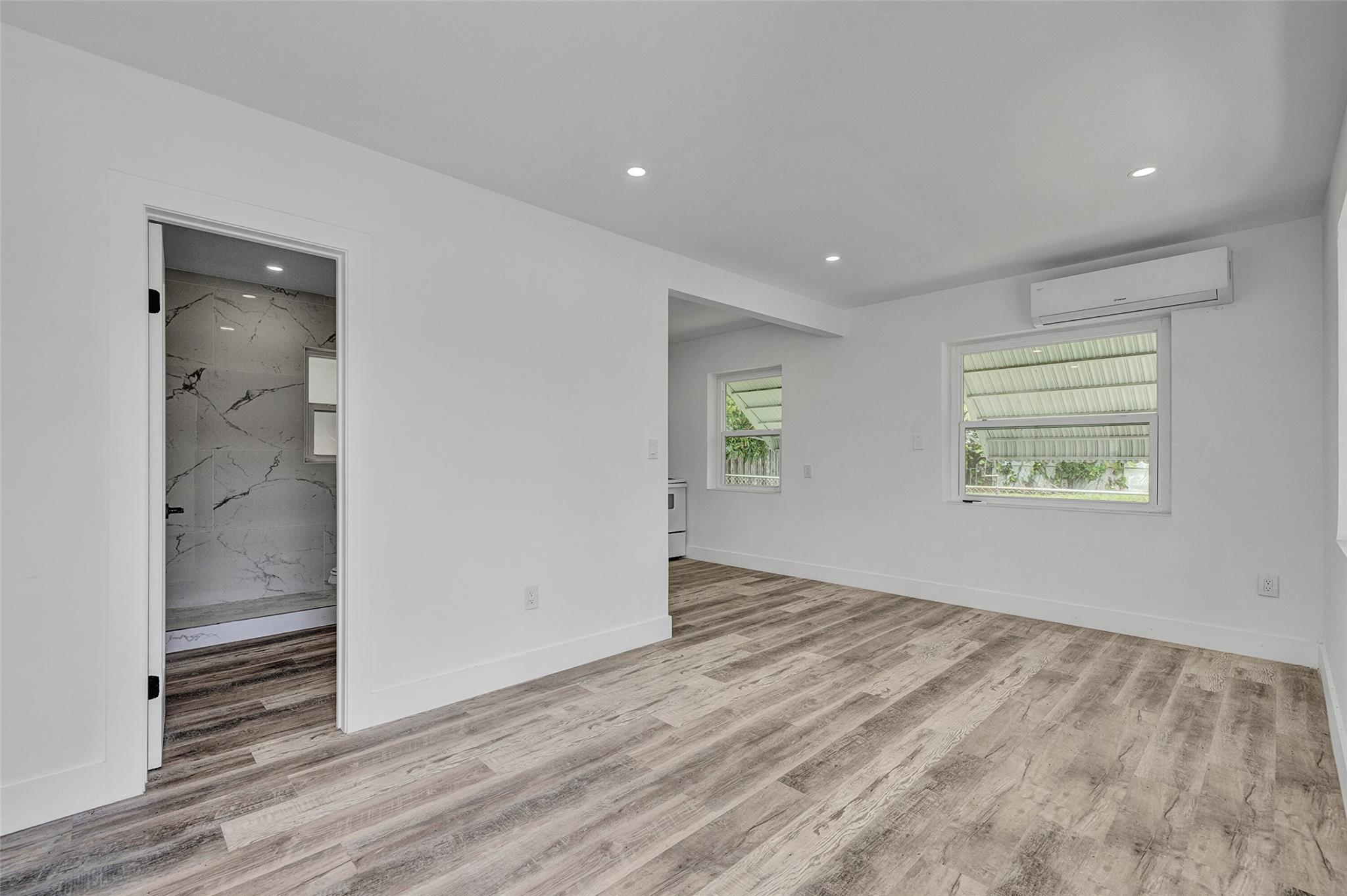 HOLLYWOOD TERRACE AMEN PL - Residential Lease