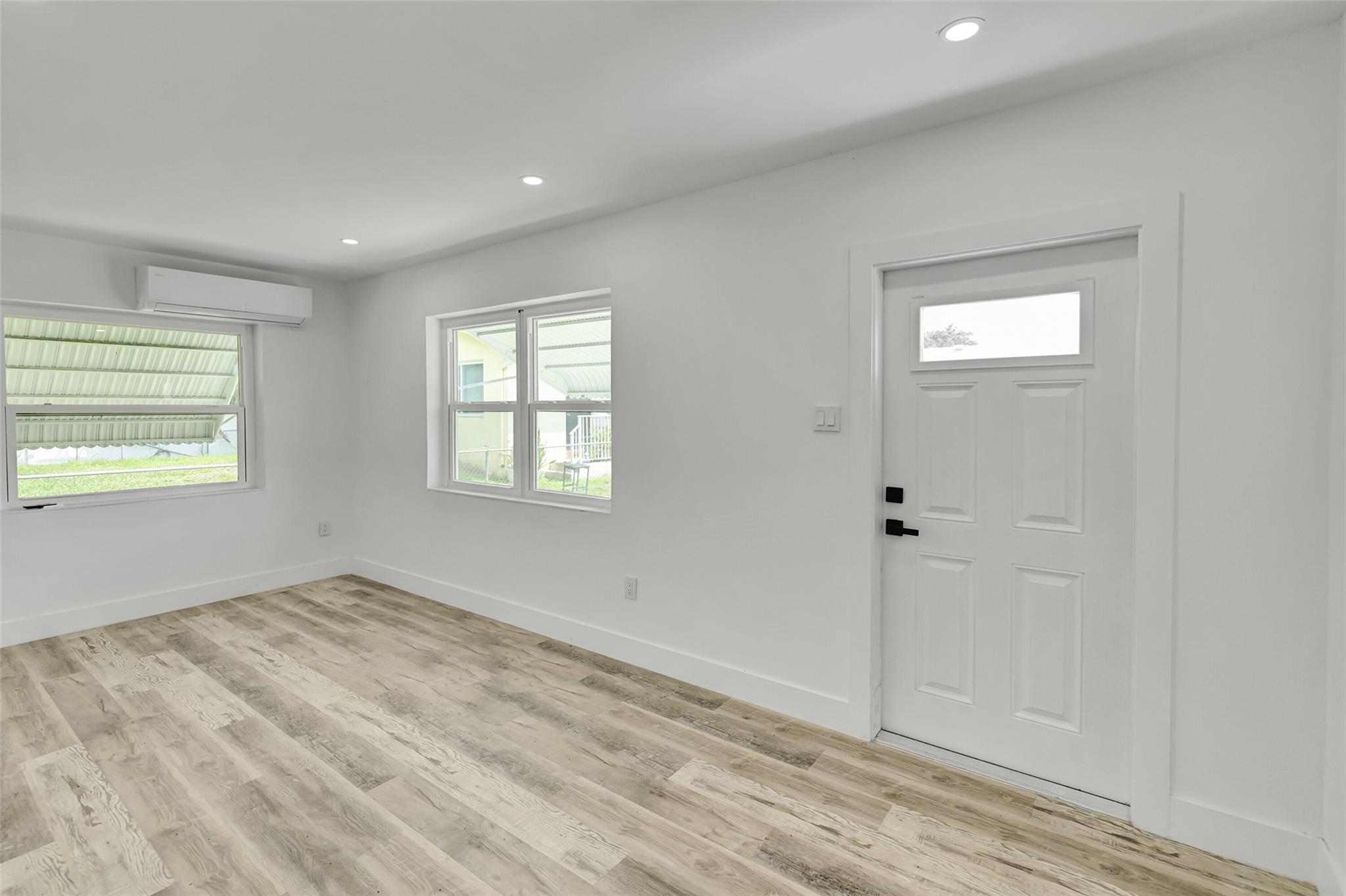 HOLLYWOOD TERRACE AMEN PL - Residential Lease