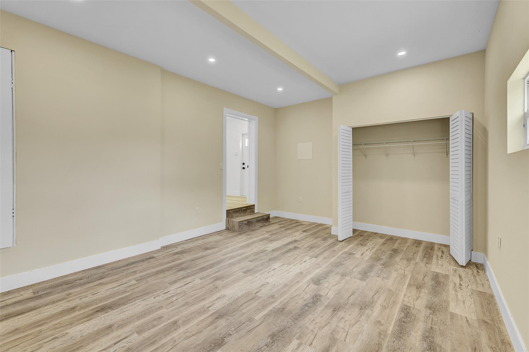 HOLLYWOOD TERRACE AMEN PL - Residential Lease