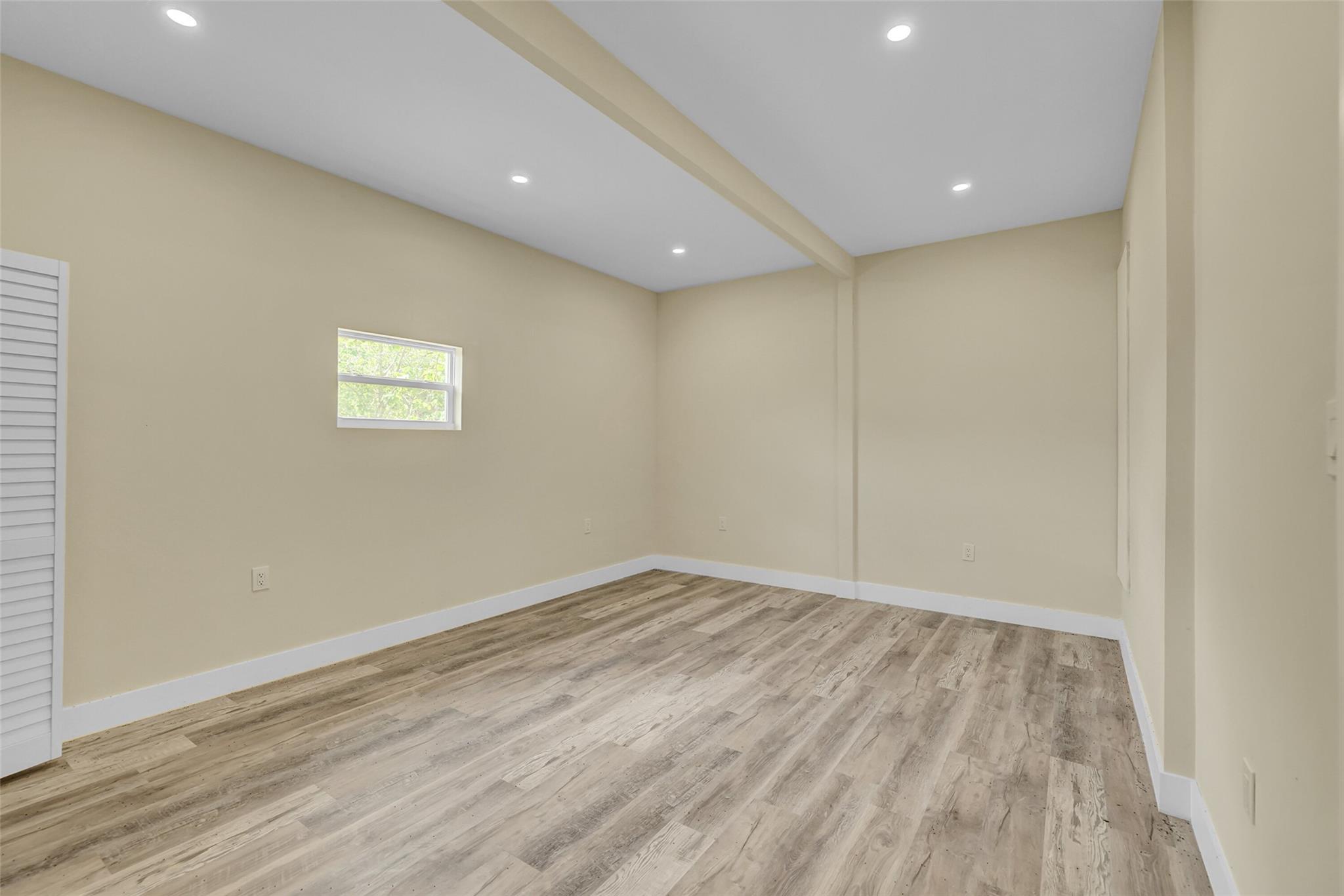 HOLLYWOOD TERRACE AMEN PL - Residential Lease