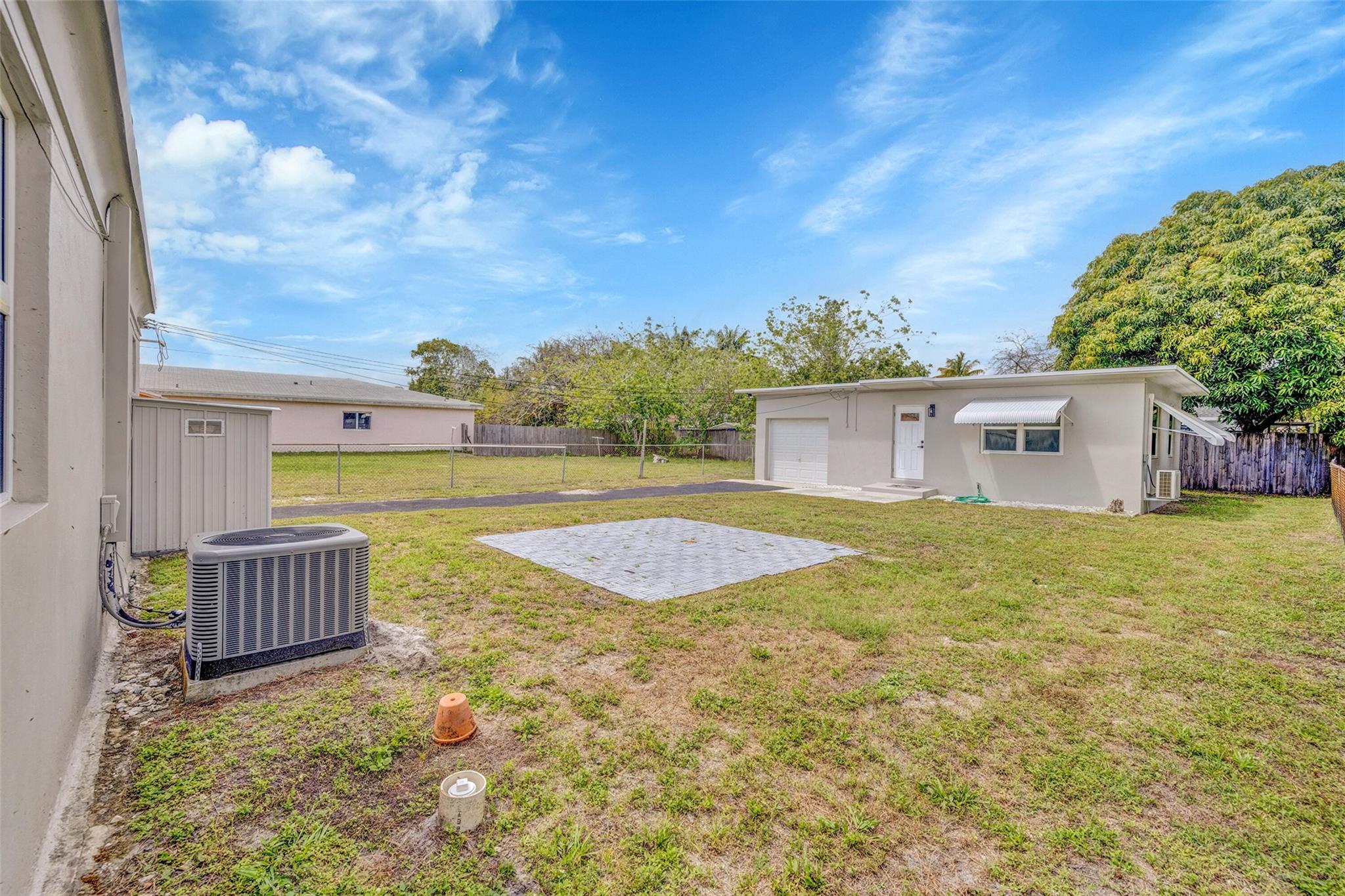 HOLLYWOOD TERRACE AMEN PL - Residential Lease