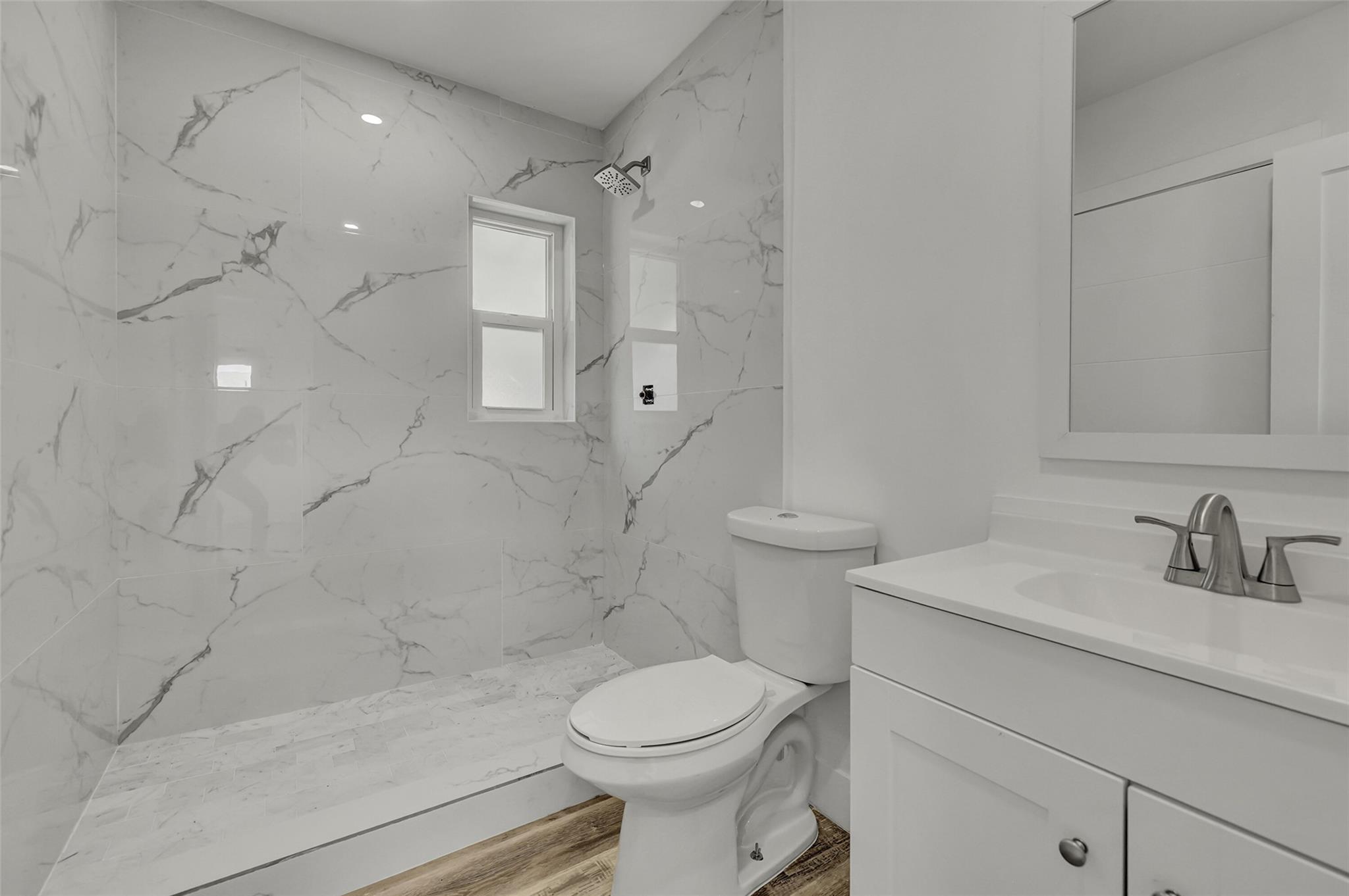HOLLYWOOD TERRACE AMEN PL - Residential Lease