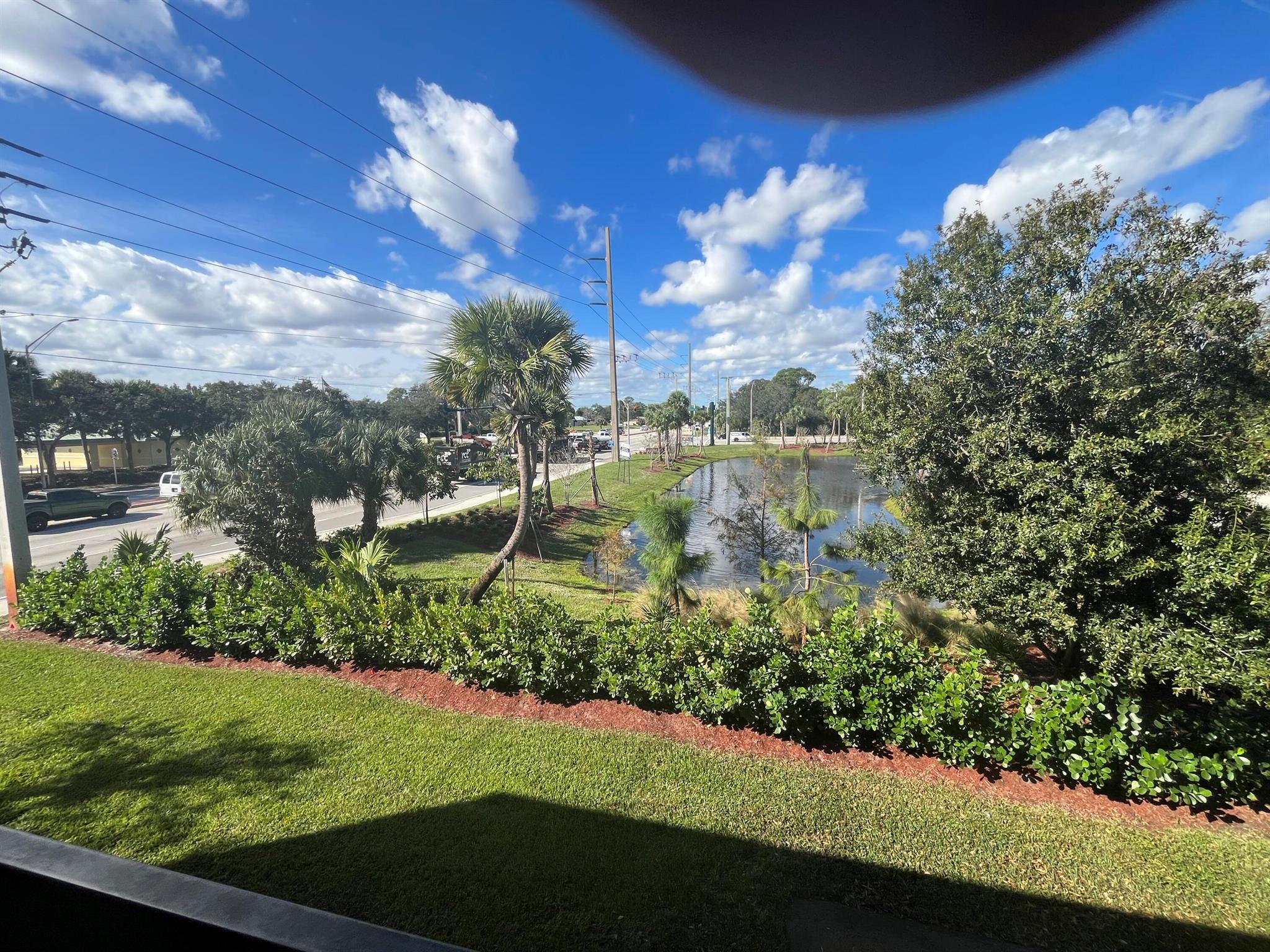 TROPICAL SUITE OFFICE CON - Commercial Lease