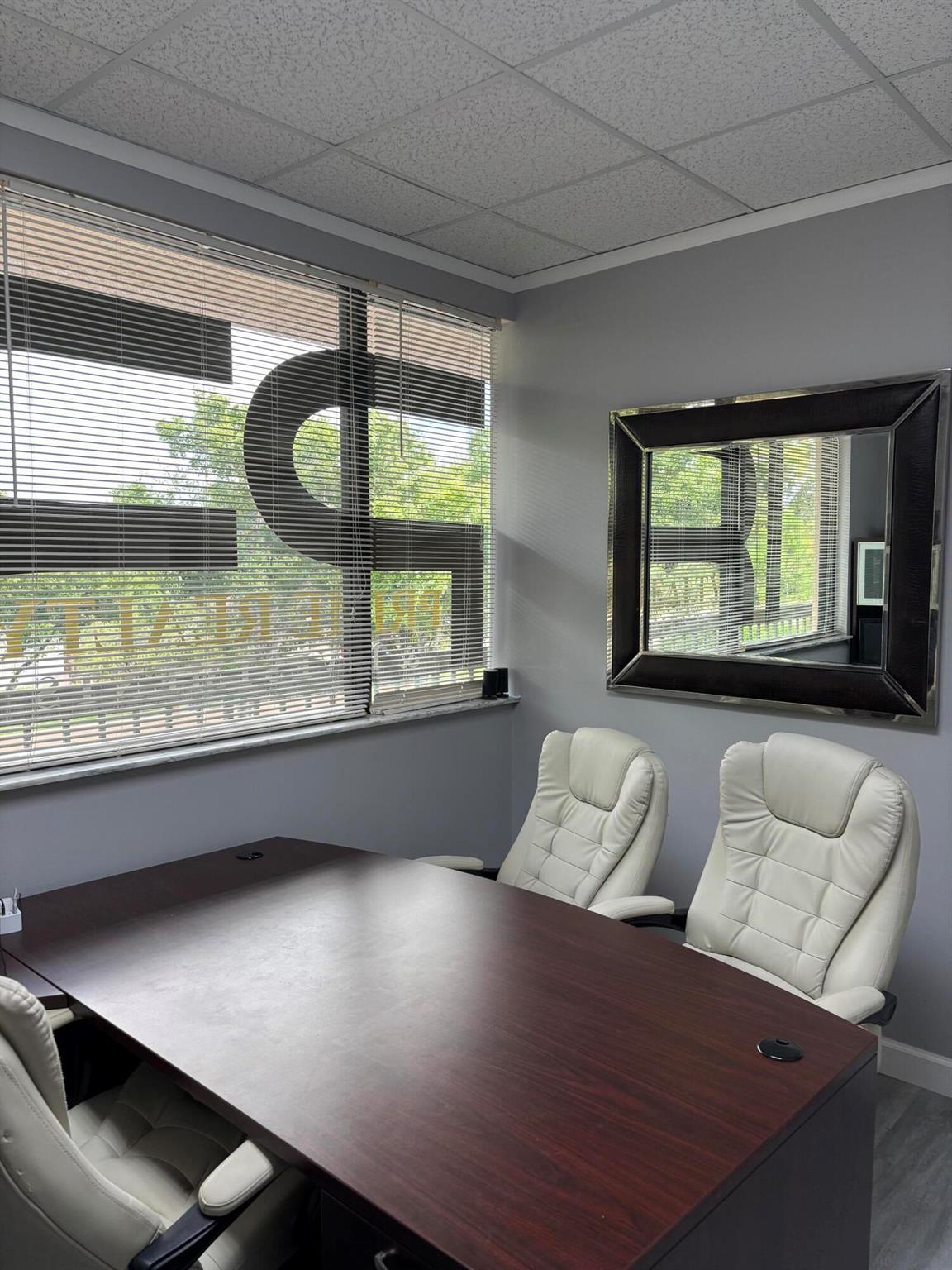 TROPICAL SUITE OFFICE CON - Commercial Lease