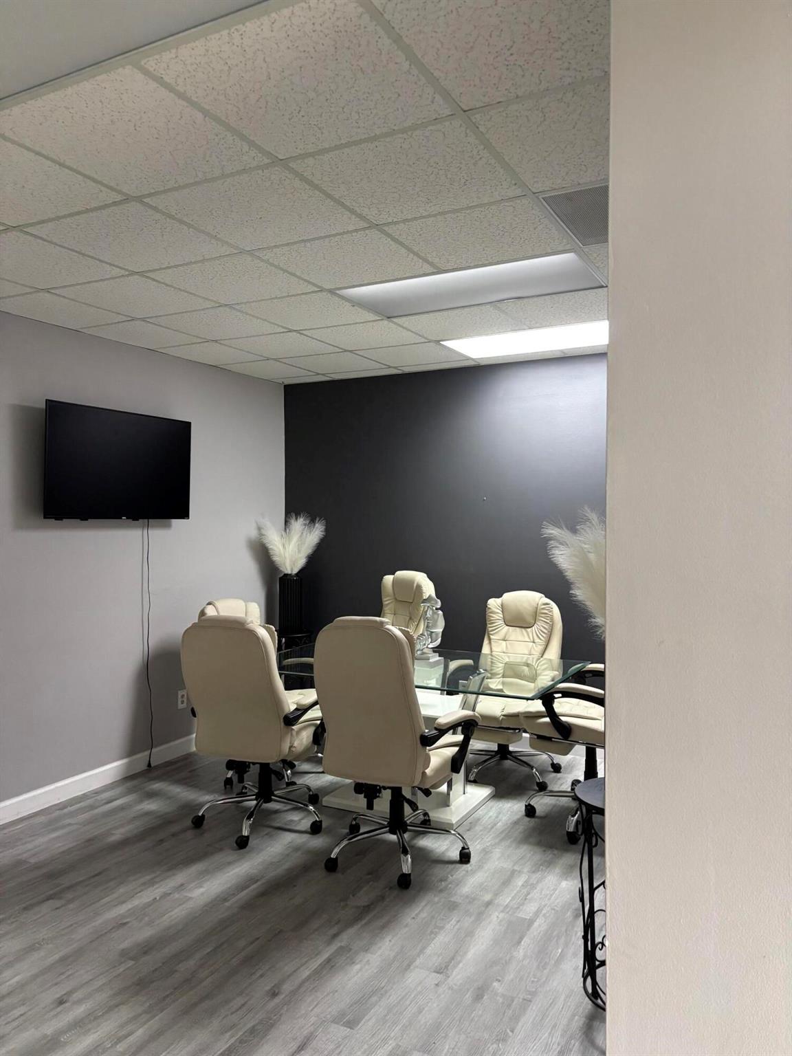 TROPICAL SUITE OFFICE CON - Commercial Lease