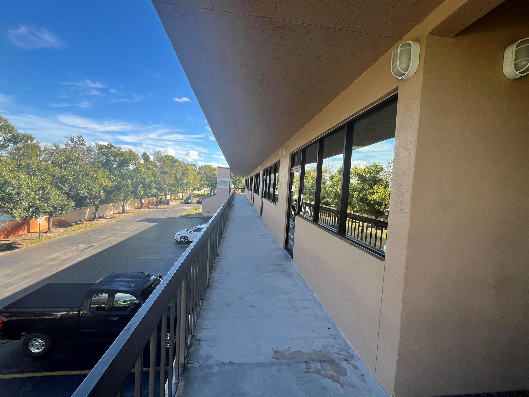 TROPICAL SUITE OFFICE CON - Commercial Lease