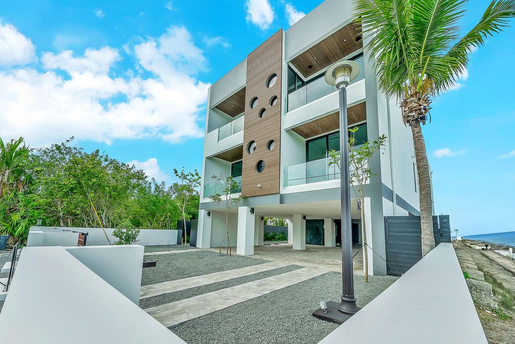 Photo of 16 Seaside Avenue, Key Largo, FL 33037 (MLS # B26024530)