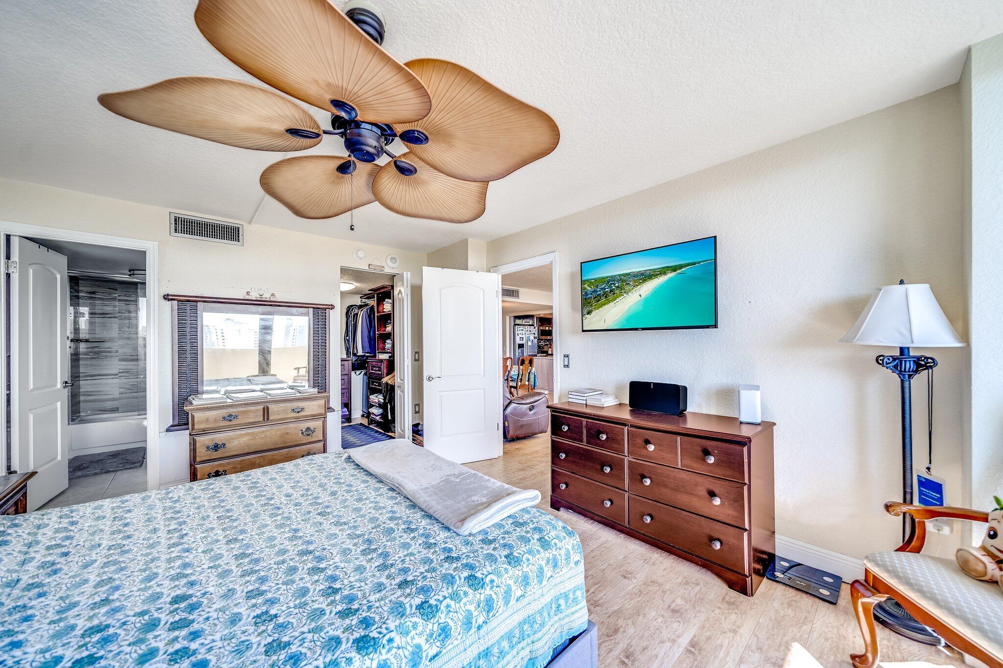 PALM BEACH HOUSE CONDO - Residential