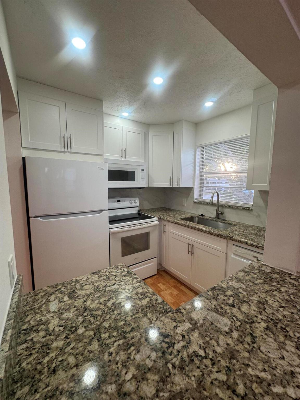 WINDSOR CONDOS - Residential Lease