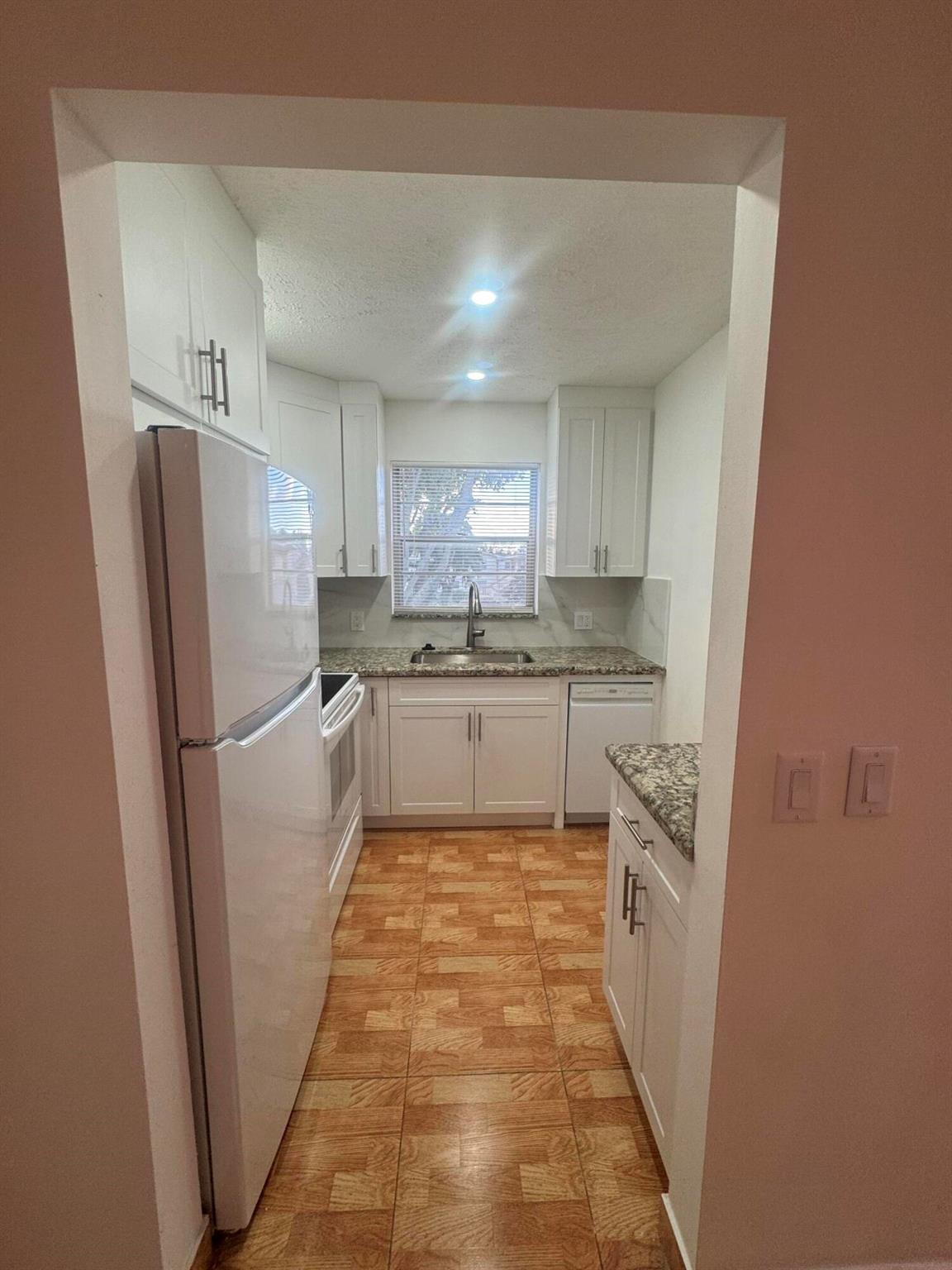 WINDSOR CONDOS - Residential Lease