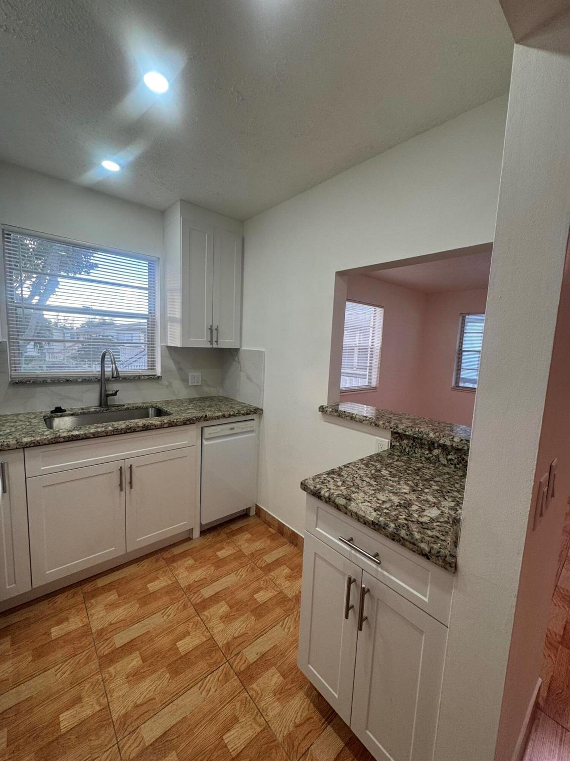 WINDSOR CONDOS - Residential Lease