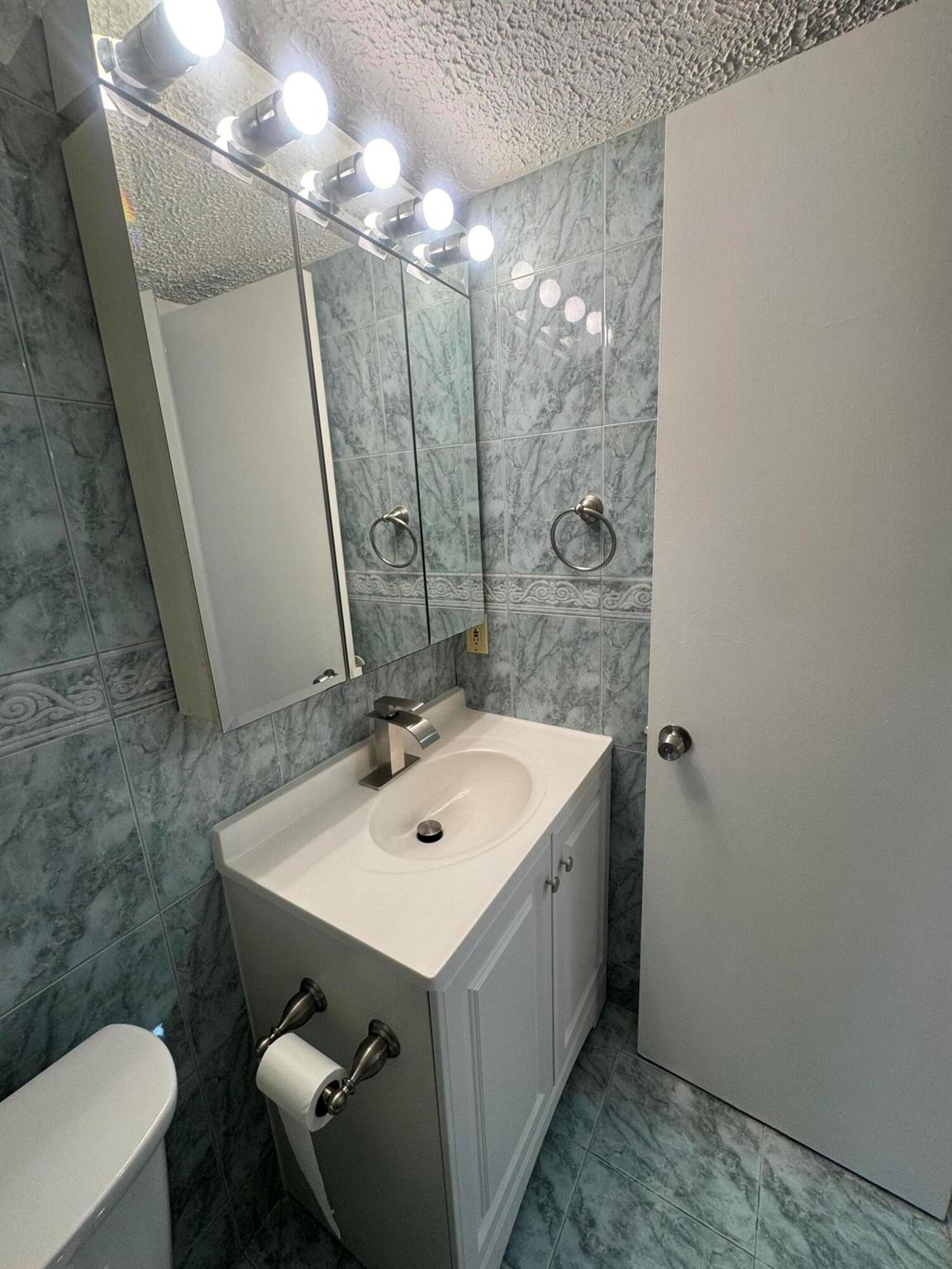 WINDSOR CONDOS - Residential Lease