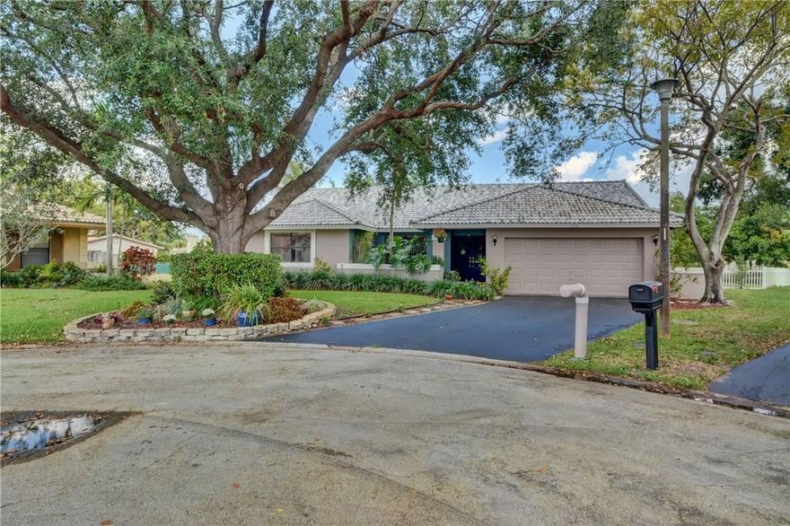 Large and mint 4/2 situated on oversized 15,000 ft. cul de sac lot. Newly remodeled Sparkling Pool. Remodeled Kitchen and Baths, Breakfast area, Inside Laundry Room. Elegant Tile and Cherry Wood Floors throughout living areas, Soaring Vaulted Ceilings with open design, Huge 37/17 covered patio great for entertaining.  No HOA or HOA Fees.Great Neighborhood. Close to Everything: Parks , Shopping, Mall, Sawgrass Expressway.