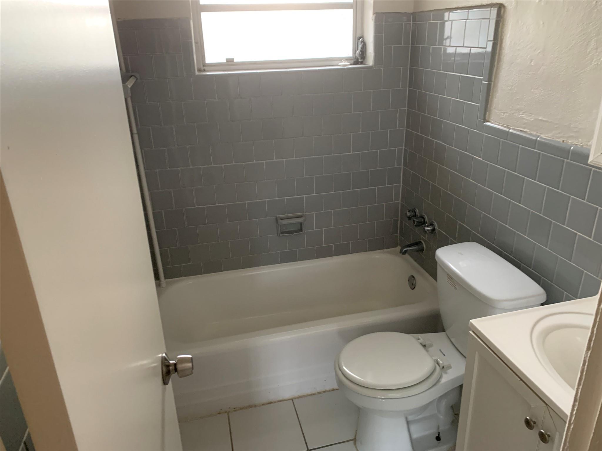 View photos, virtual tours, details... 7553 Farragut Street