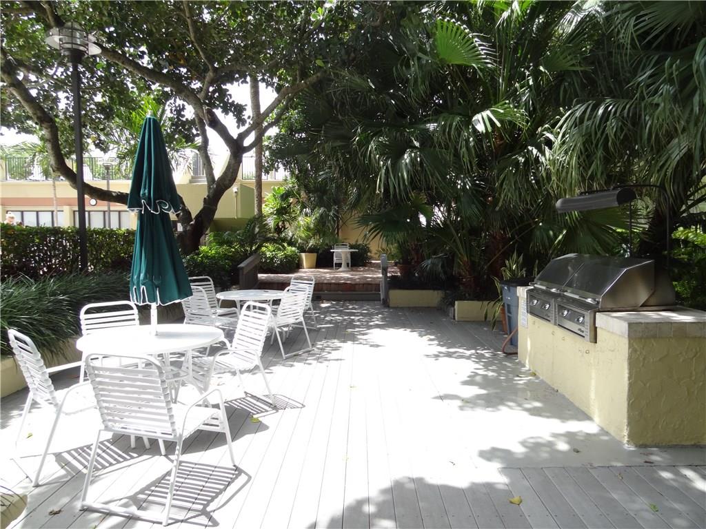 EAST POINT TOWERS - Residential