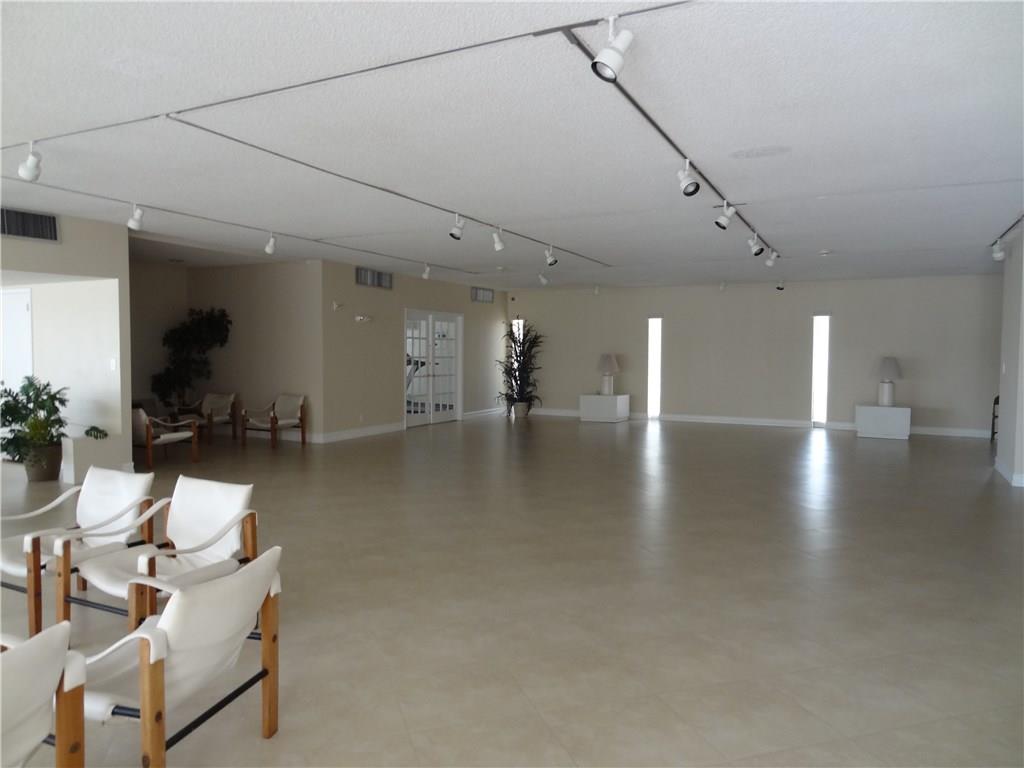 EAST POINT TOWERS - Residential