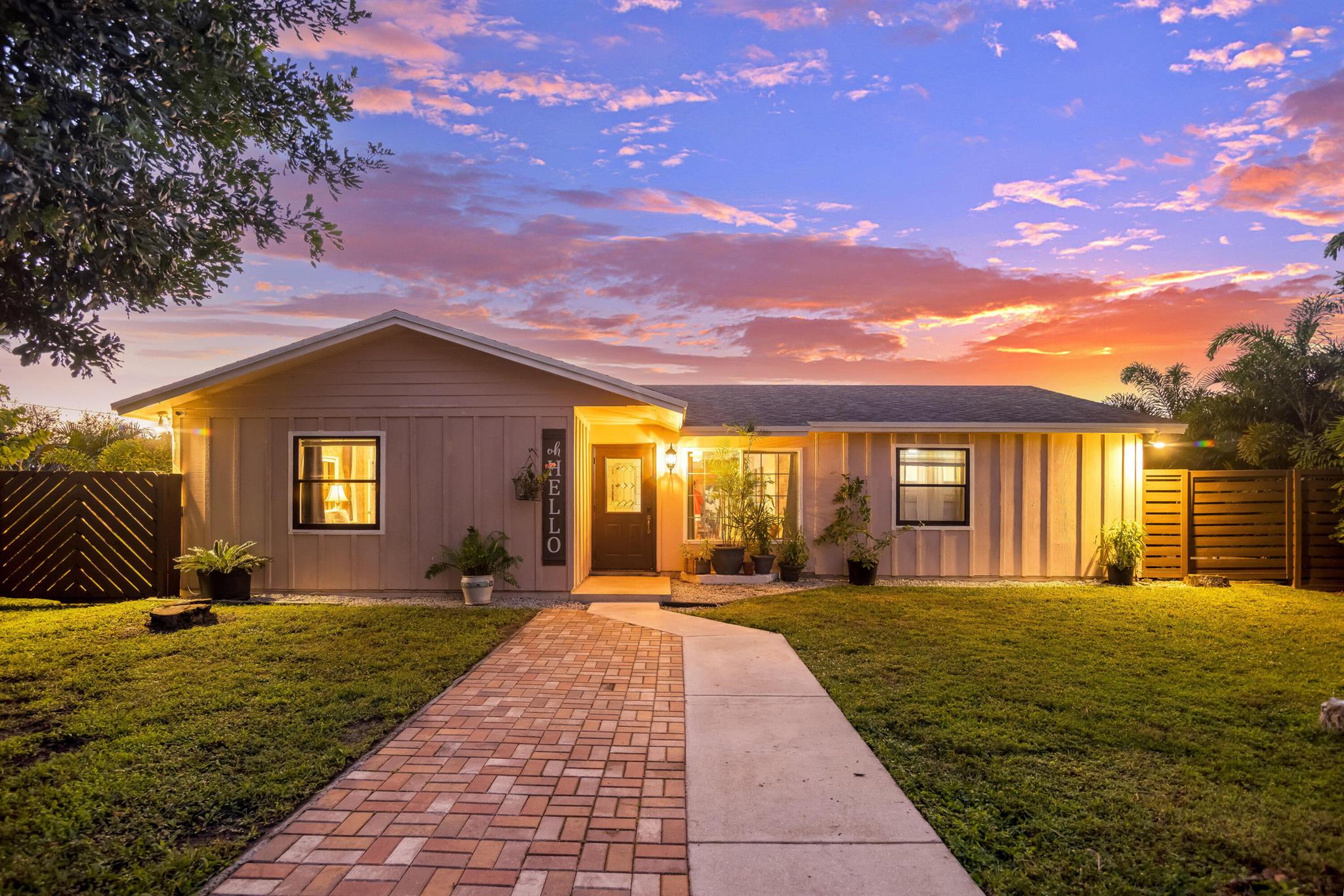 PALM BEACH FARMS CO 3 - Residential Lease