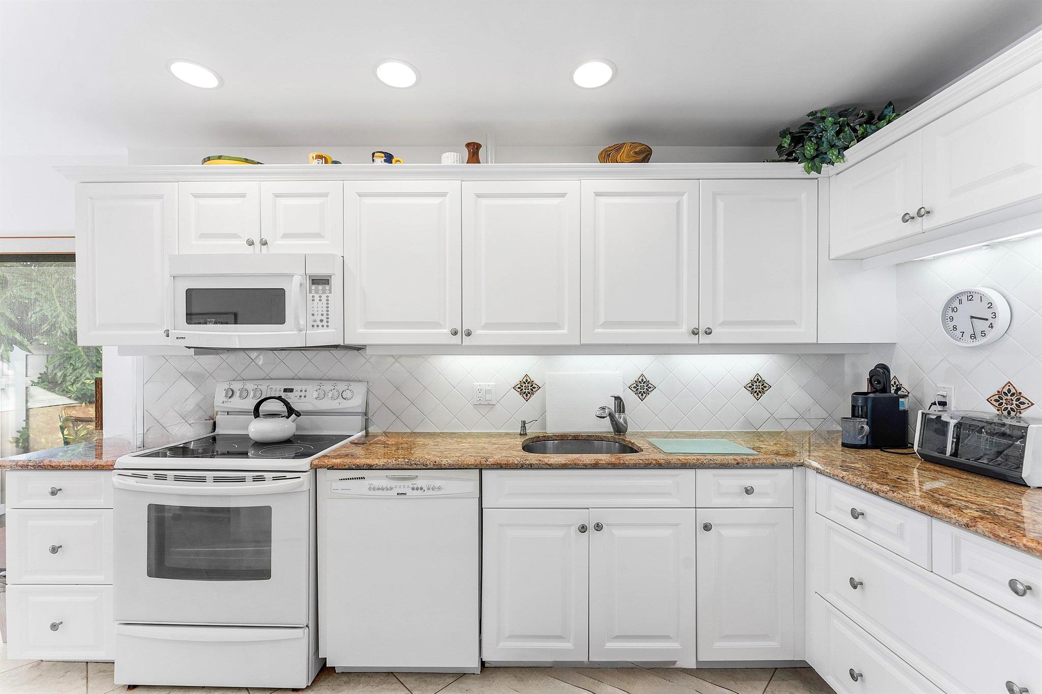 EASTGATE AT HUNTERS RUN C - Residential