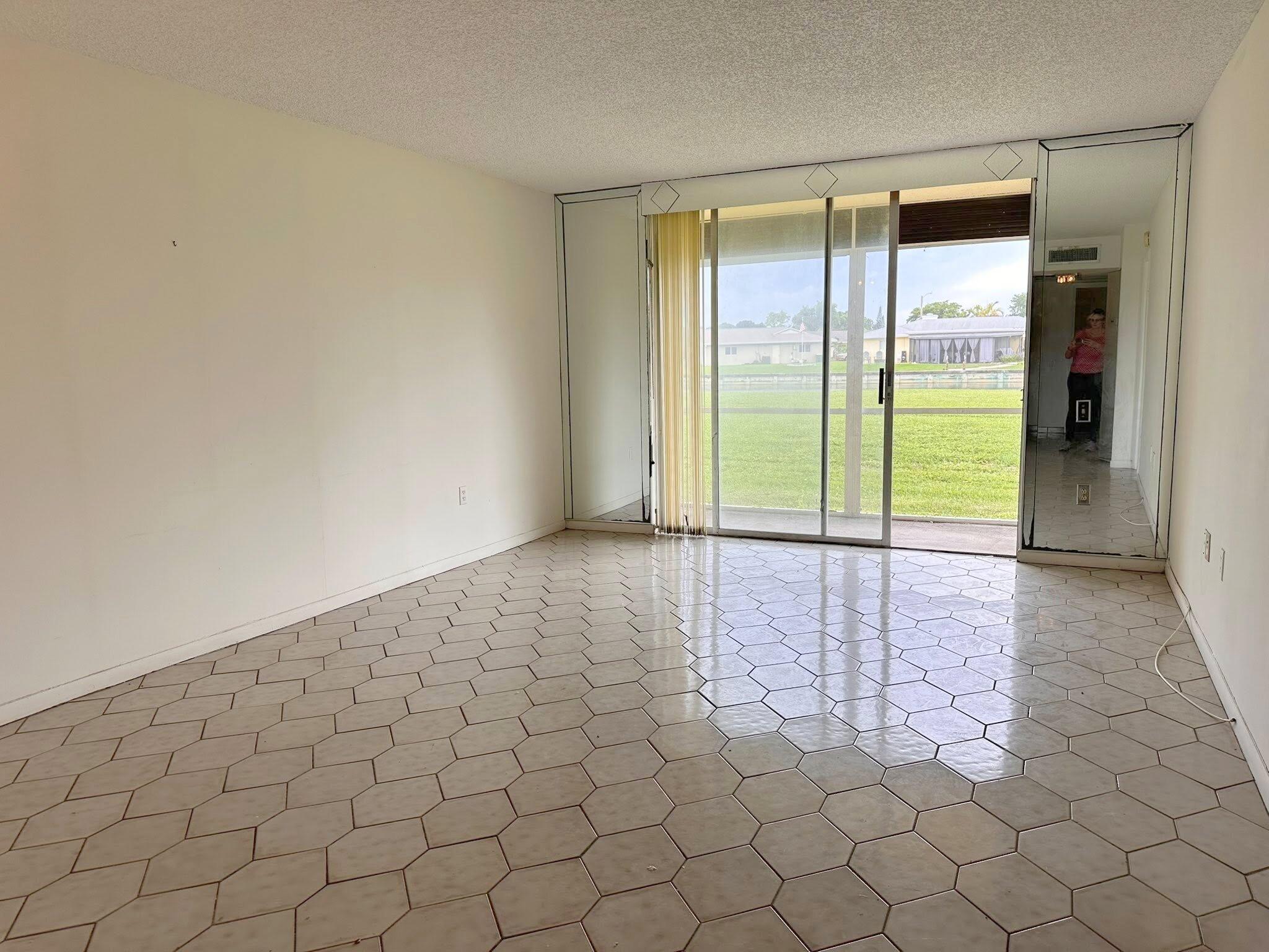 LIME BAY CONDOMINIUM 4 - Residential
