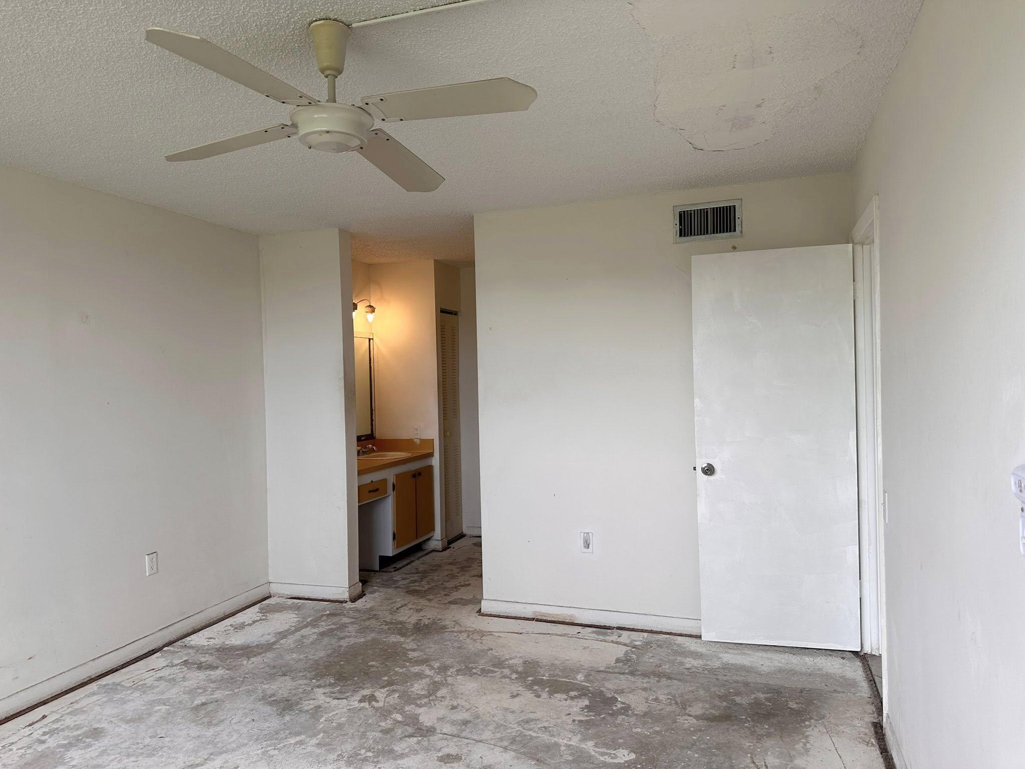 LIME BAY CONDOMINIUM 4 - Residential