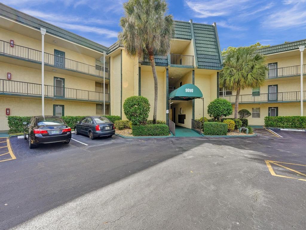 LIME BAY CONDOMINIUM 4 - Residential
