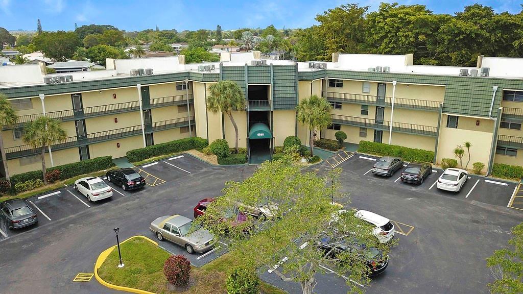 LIME BAY CONDOMINIUM 4 - Residential