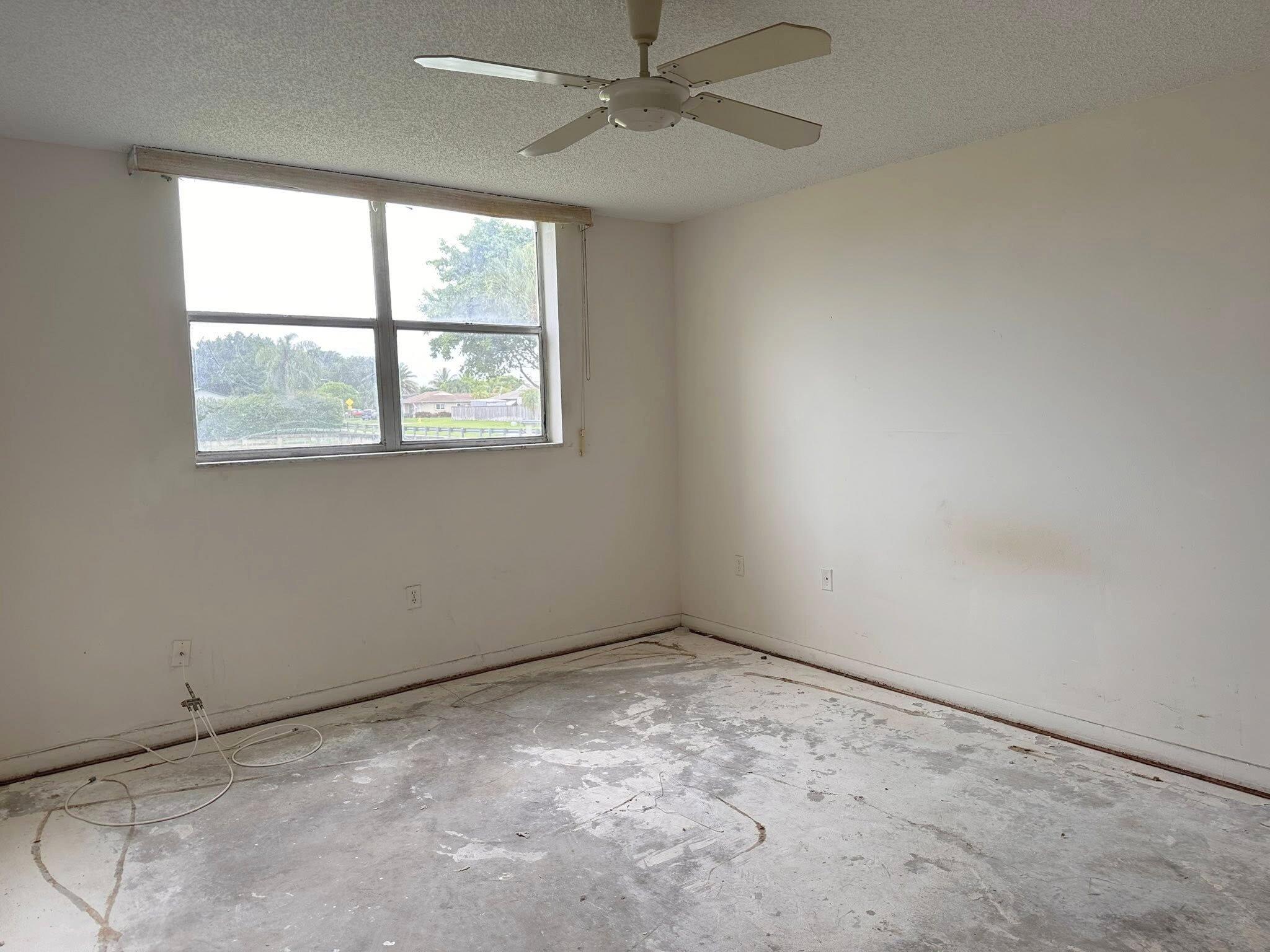 LIME BAY CONDOMINIUM 4 - Residential