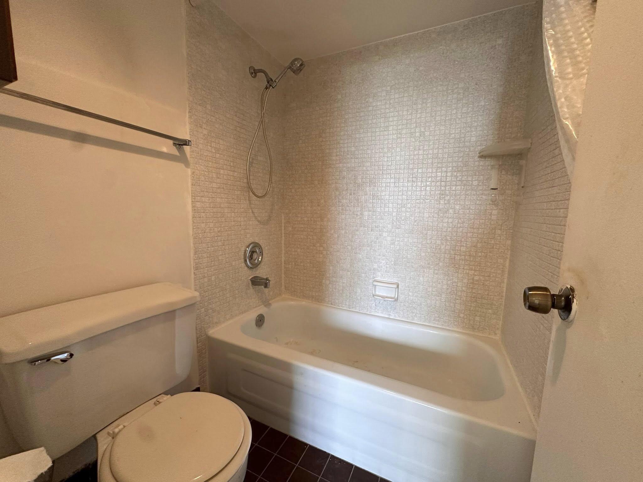LIME BAY CONDOMINIUM 4 - Residential