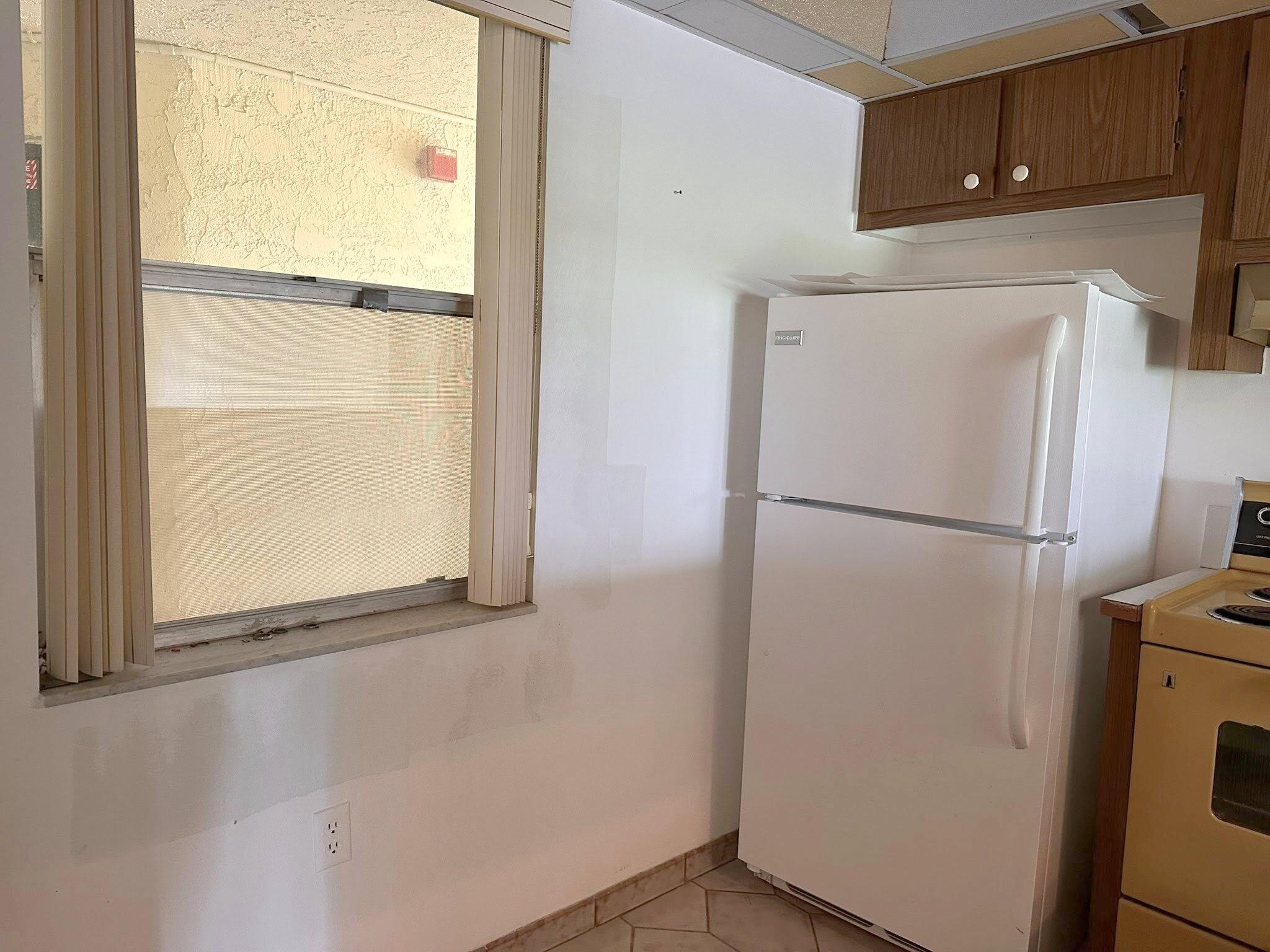 LIME BAY CONDOMINIUM 4 - Residential