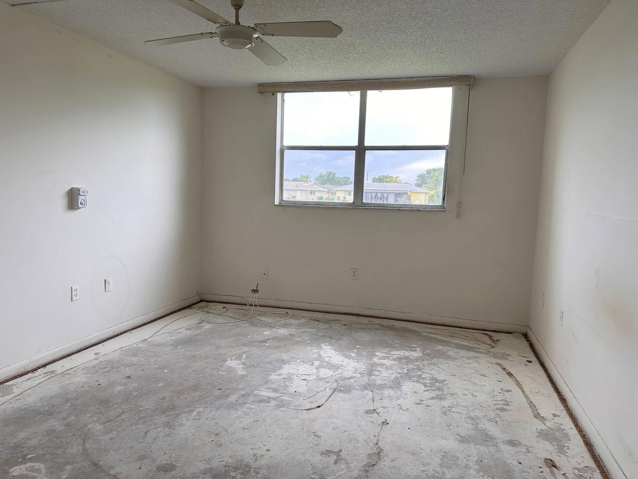LIME BAY CONDOMINIUM 4 - Residential