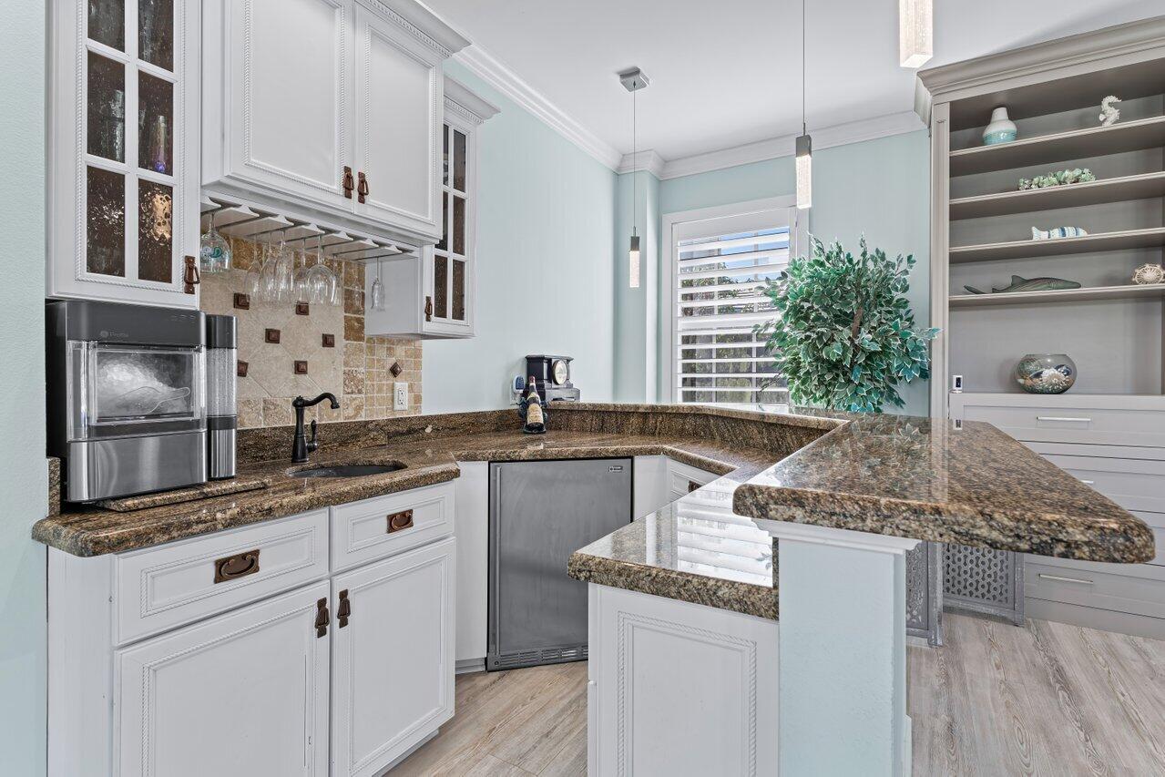 VILLAGE OF NORTH PALM BEA - Residential