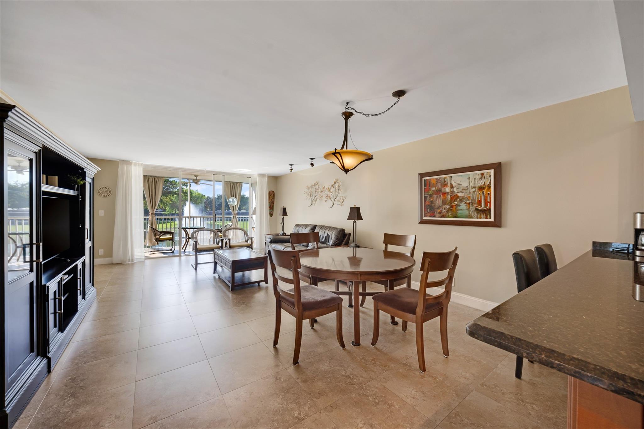 3621 Oaks Clubhouse Dr 206