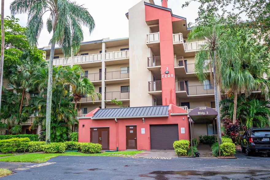 Great 1 bedroom, plus a den, 2 bathroom condo in the Cypress Bend community. This community qualifies for VA financing. The bathroom and kitchen have been updated. The den offers the perfect space for a home office with access to its own private bathroom. In the main living area you have a wet-bar sink, great for entertaining. The covered and screened patio overlooks the pool area. This home has its own laundry room inside, no shared laundry! Also a separate storage room provides additional storage. The community offers many amenities such as a clubhouse, pool, tennis courts, walking trails, exercise room and more.