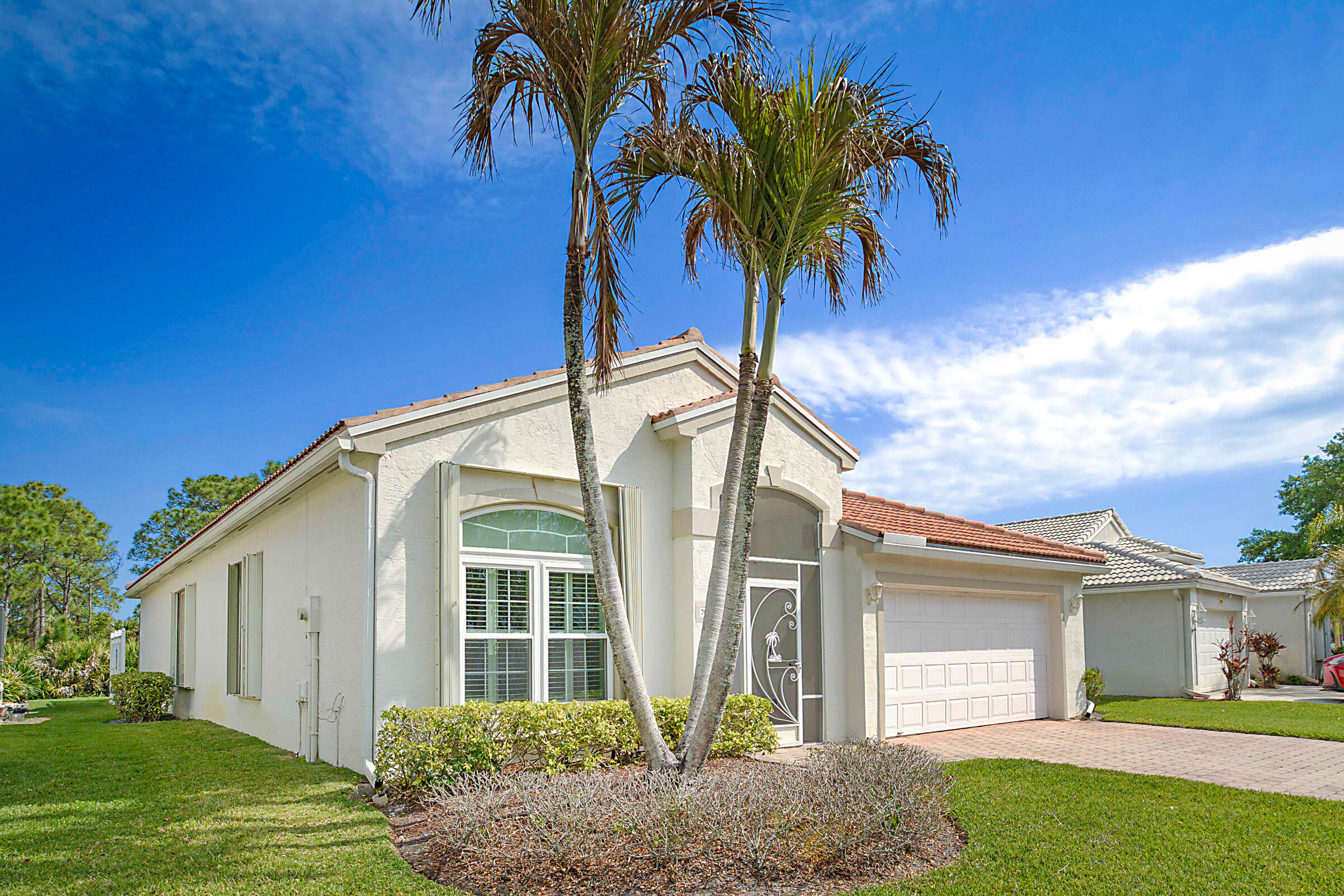 7004 SE Twin Oaks Circle