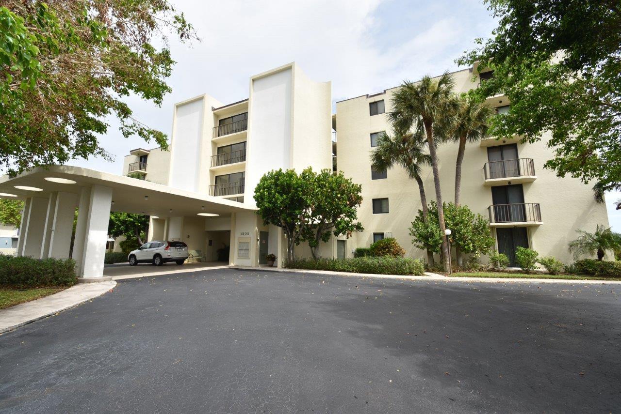 HIDDEN BANYAN CONDO - Residential