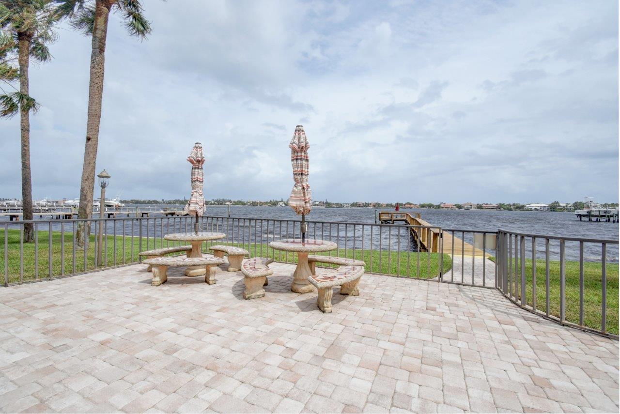 HIDDEN BANYAN CONDO - Residential