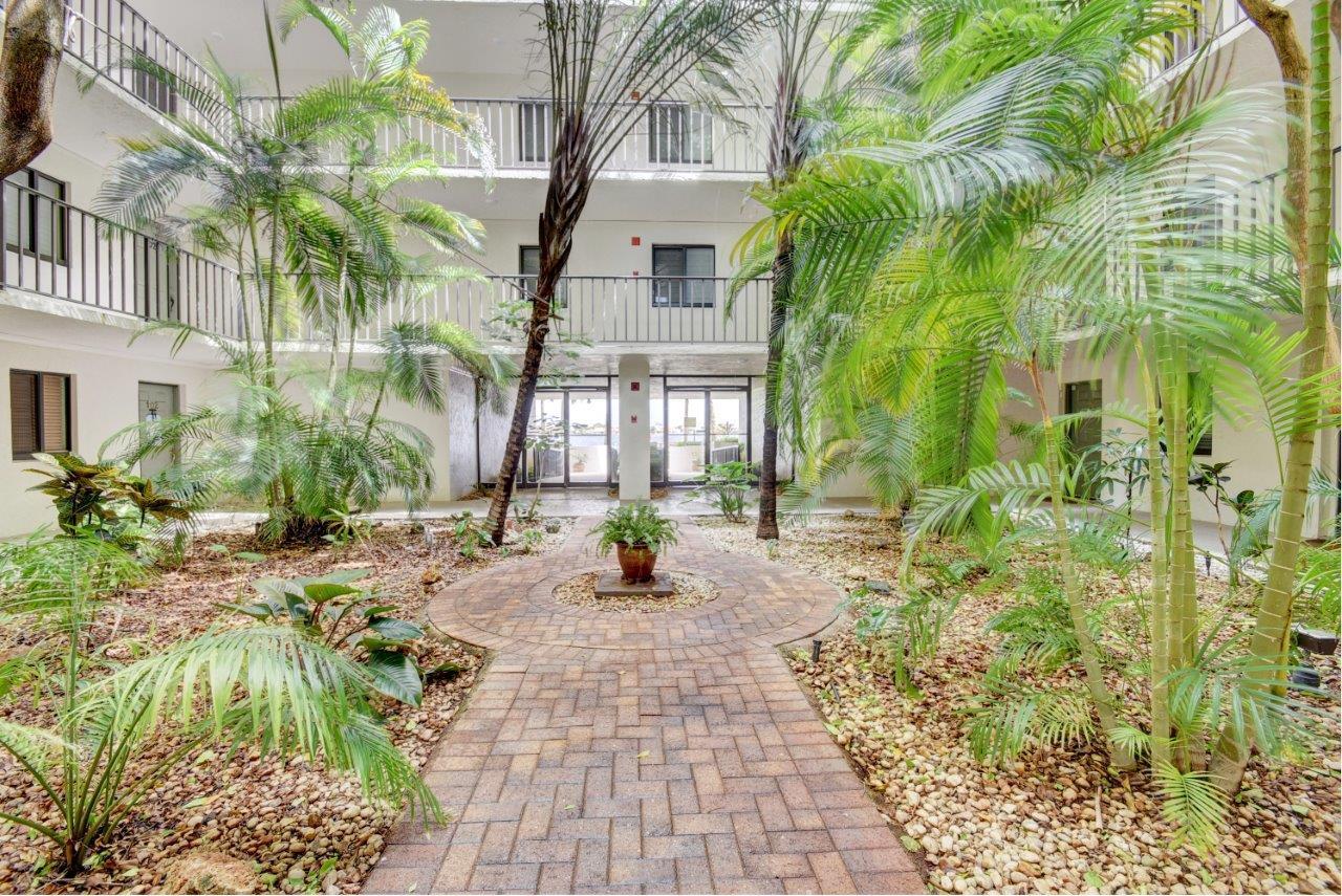 HIDDEN BANYAN CONDO - Residential