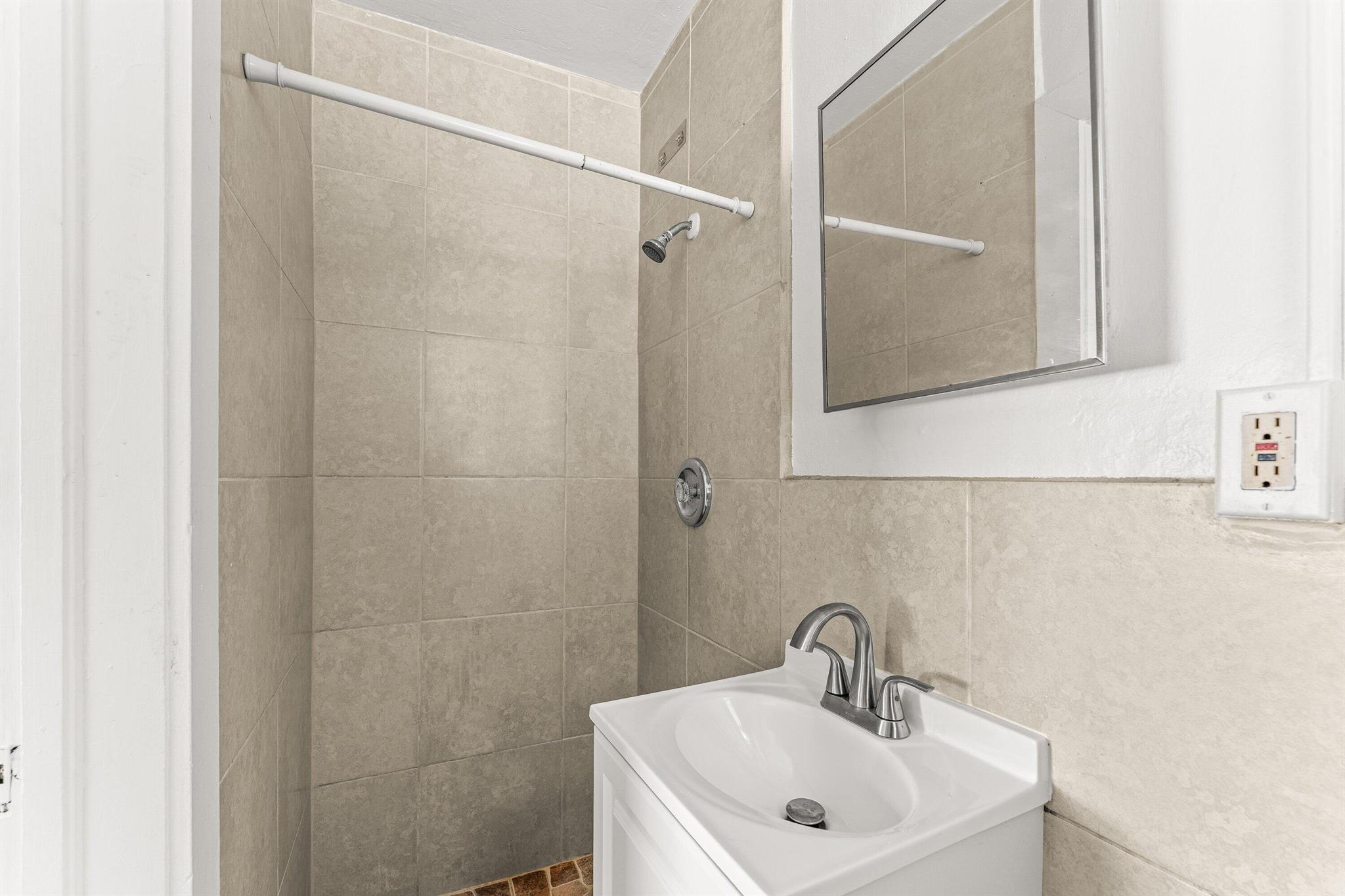 NORTH PALM BCH 3 - Residential Lease