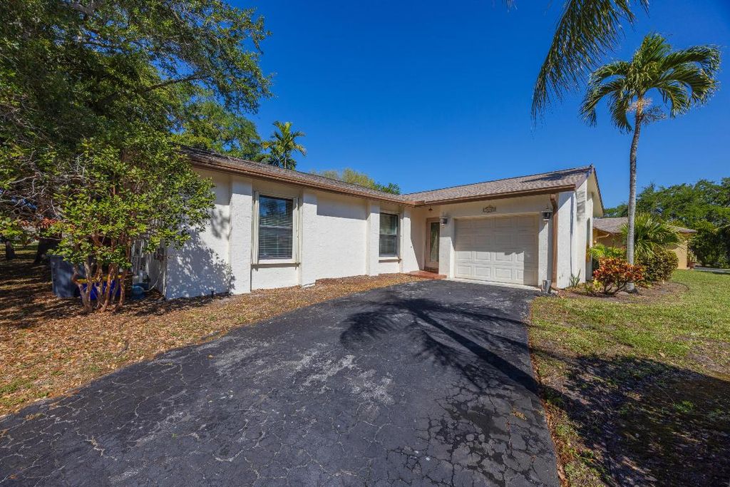 Photo of 18085 102nd Way S, Boca Raton, FL 33498 (MLS # R11072979)
