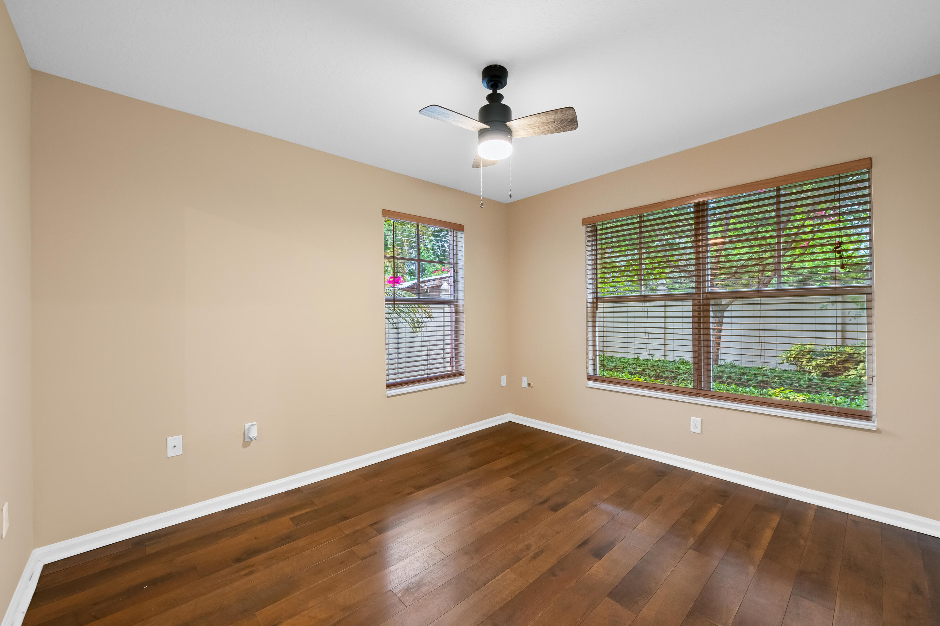 1033 NE 17th Way 905