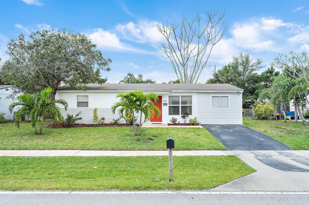 Photo of 4412 Arbor Way, Palm Beach Gardens, FL 33410 (MLS # R10710473)