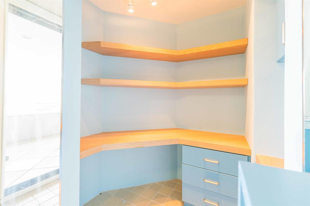 TRUMP PLAZA - Residential