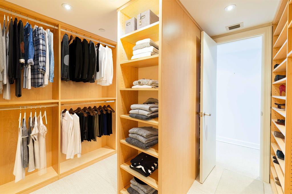 TRUMP PLAZA - Residential