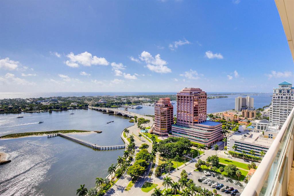 TRUMP PLAZA - Residential