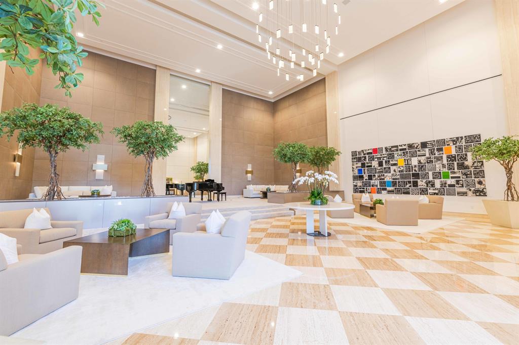 TRUMP PLAZA - Residential