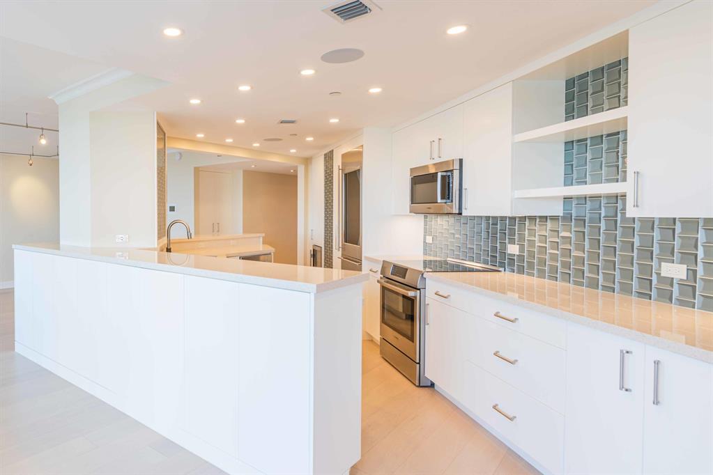 TRUMP PLAZA - Residential