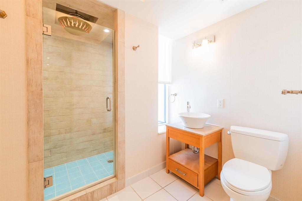 TRUMP PLAZA - Residential