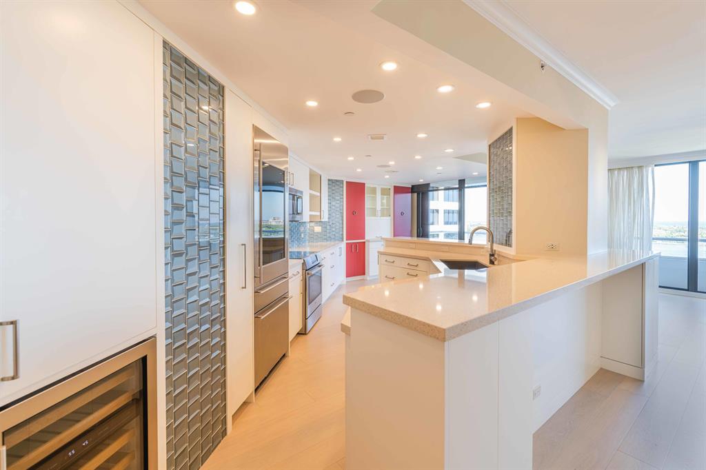 TRUMP PLAZA - Residential