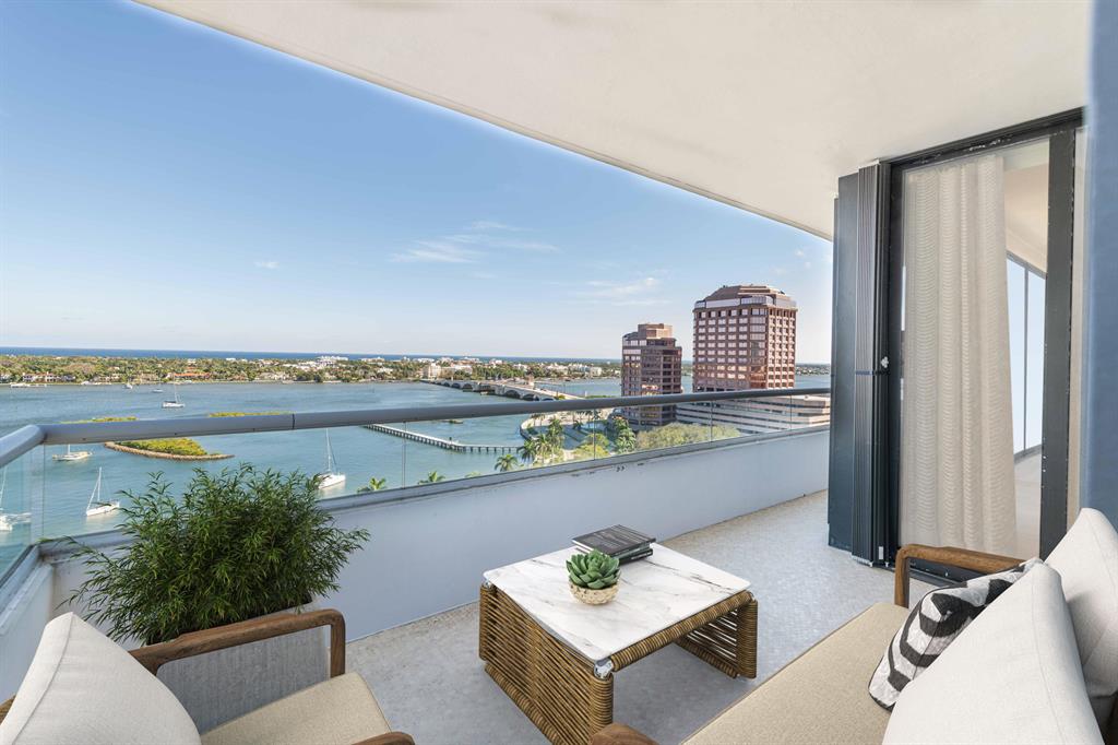 TRUMP PLAZA - Residential